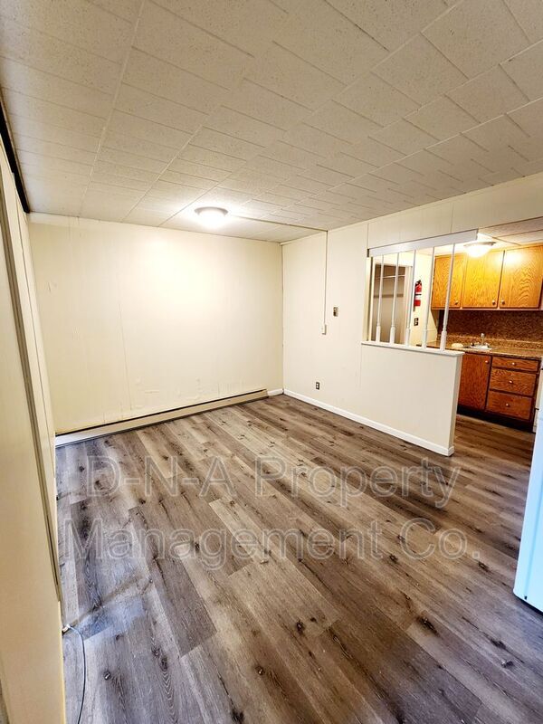 Building Photo - 115 3rd St