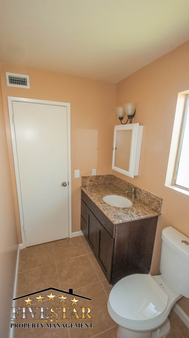 Building Photo - Apartment for Rent on 3017 "Q" Street Apt B