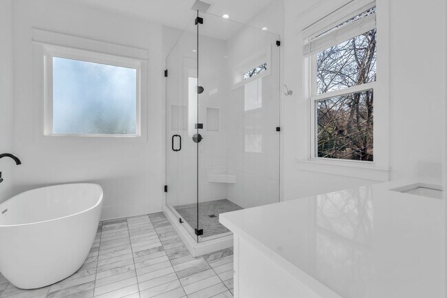 Building Photo - Modern Living in Wedgewood Houston