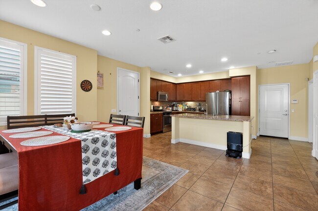 Building Photo - 306 Calle Rayo