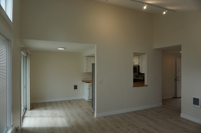Building Photo - 7218 NE 16th Ave