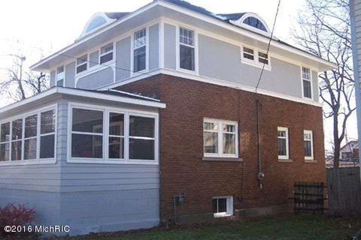 Building Photo - 321 Charles Avenue Southeast