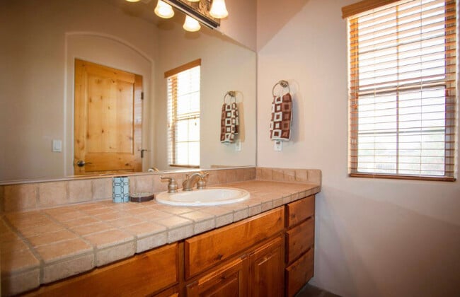 Building Photo - 19725 W Meadowbrook Ave