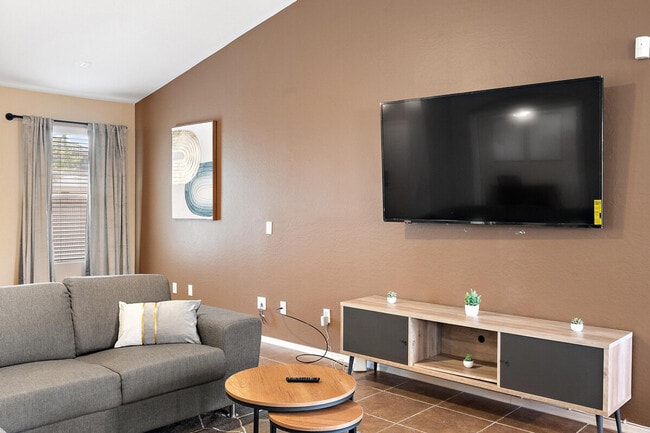 Building Photo - 2949 E Crescent Way