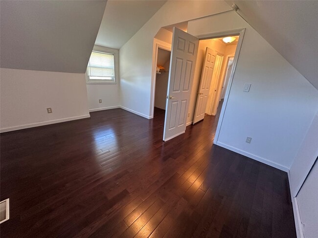 Building Photo - 14 Somers Ln