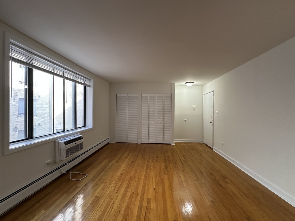 Building Photo - 1525 W Morse Ave