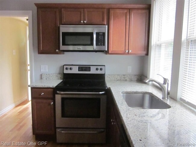 Building Photo - 1016 Beaconsfield Ave