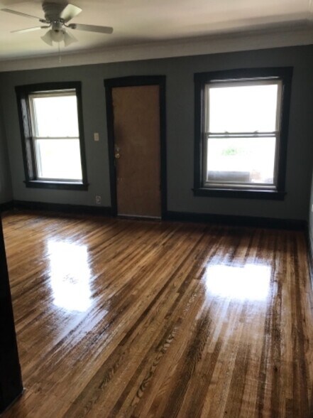 Building Photo - 7116 S Harvard Ave