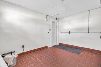 Building Photo - 401 E Main St