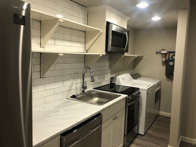 Building Photo - Newly remodeled in 2023!  1 bed, 1 bath, ALL appliances!