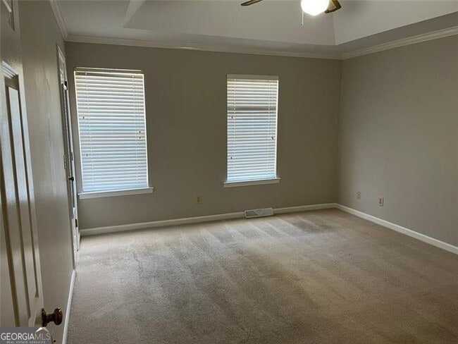 Building Photo - 326 Leafmore Rd SW