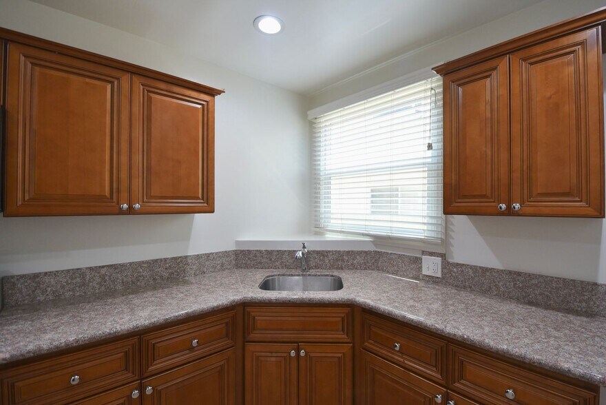 Building Photo - 5656 Whitsett Ave