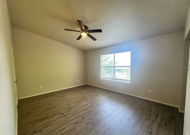 Building Photo - 3 BD/2.5 BA AVAILABLE IN GATED COMMUNITY I...