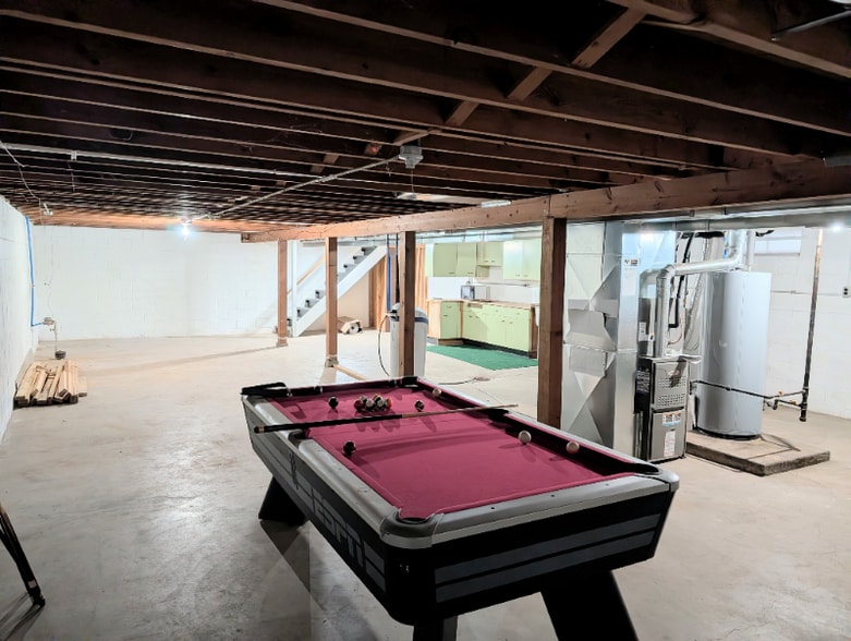 Building Photo - 1993 Meadow Dr