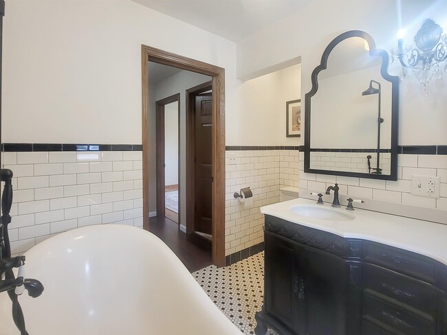 Building Photo - 445 Peach St