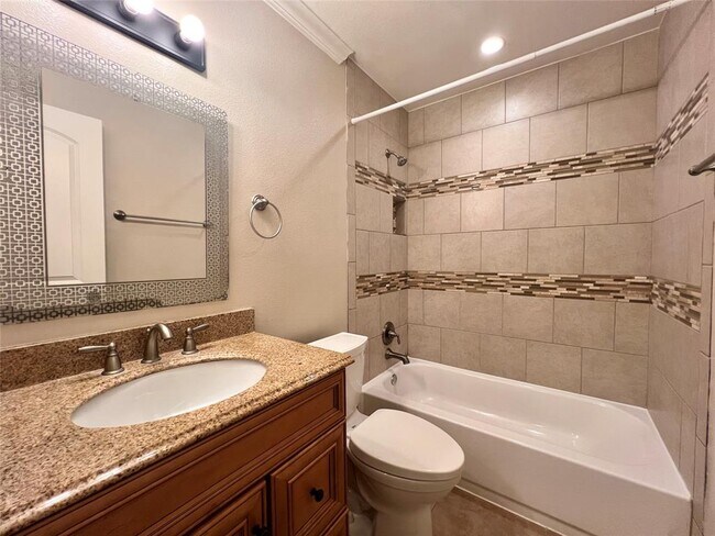 Building Photo - 605 Luther Dr