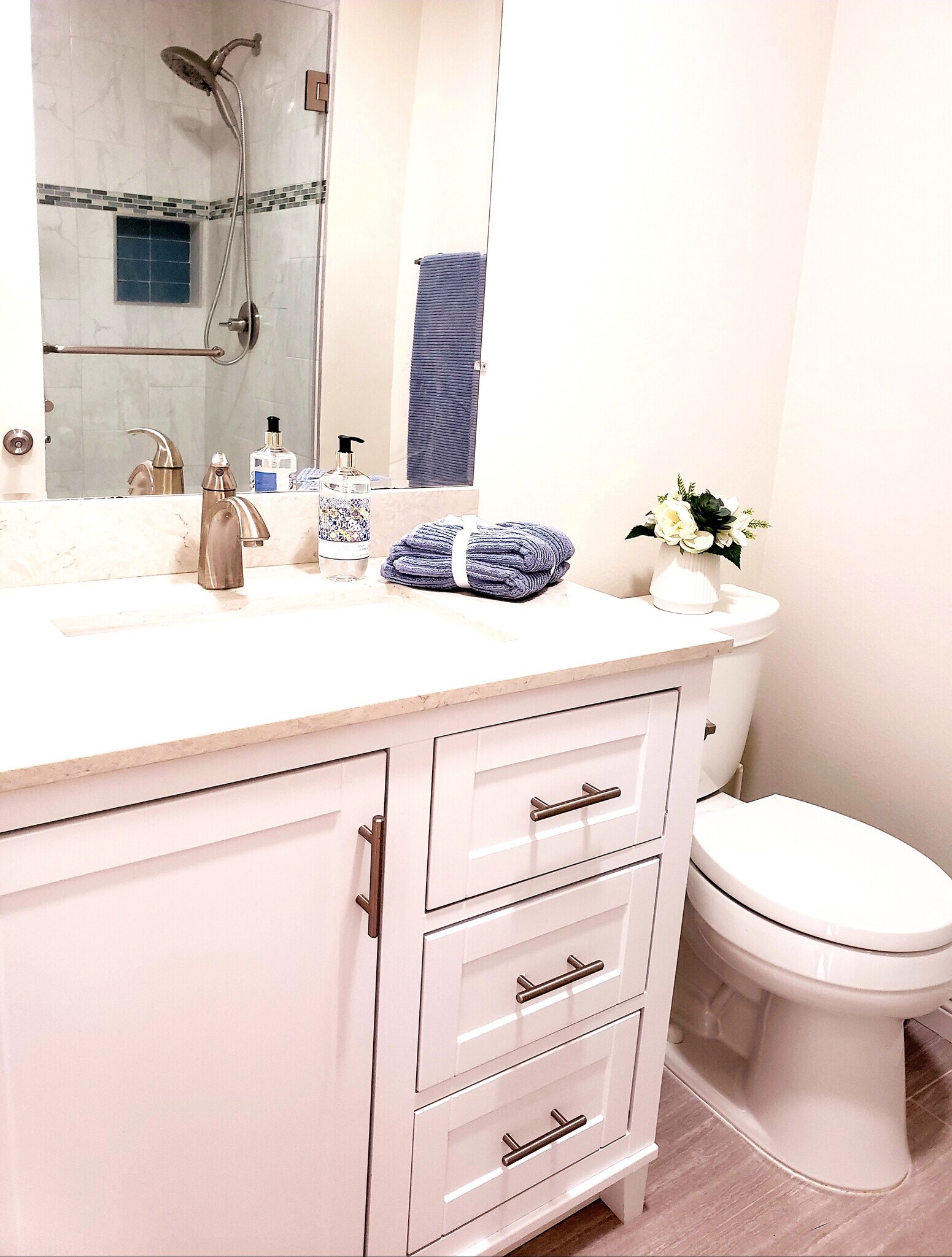 Building Photo - 6050 Canterbury Dr