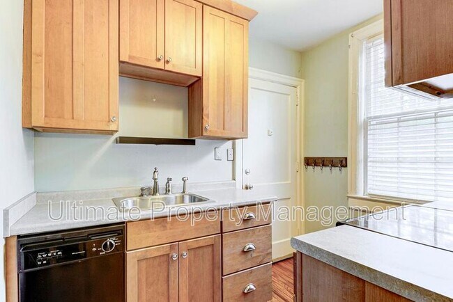 Building Photo - 2940 Oleander Dr
