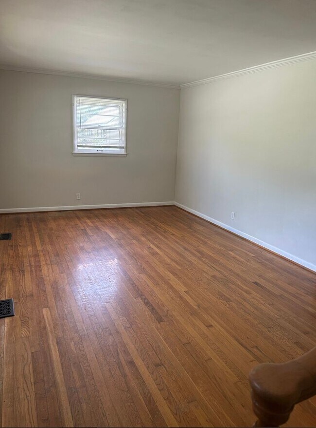 Building Photo - AVAILABLE MID-JUNE!