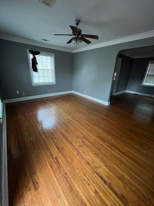 Building Photo - Newly Renovated Unit in Heart of Memphis