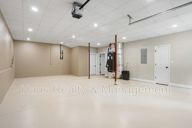 Building Photo - 105 Jay Cir