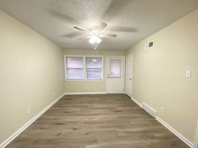 Building Photo - 3 bedroom, 2 bath near Quince and Perkins