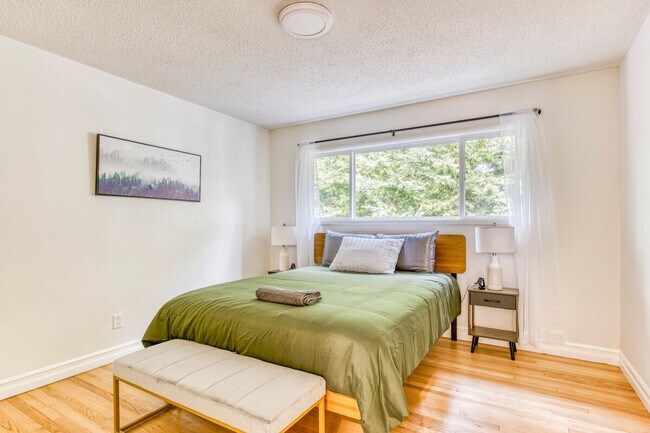 Building Photo - 3201 SW Sherwood Pl