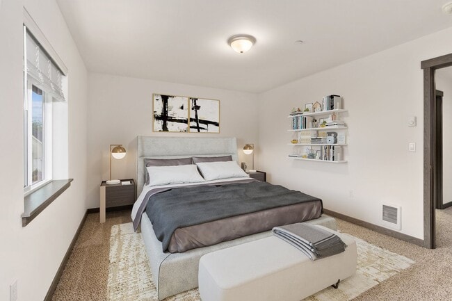 Building Photo - Beautiful Spacious Two Bedroom Townhouse i...
