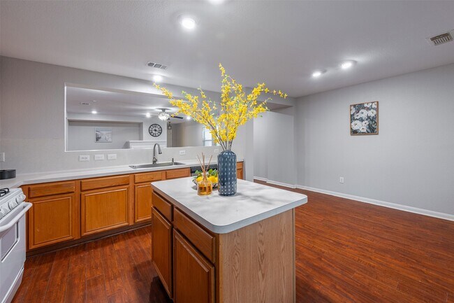 Building Photo - 15823 Kings Cypress Ln