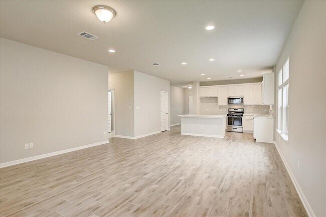 Building Photo - 108 Peruvian Ln