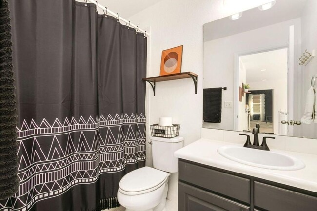 Building Photo - 329 Wyss St