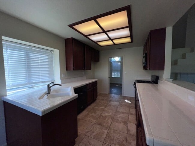 Building Photo - 8848 Hiddenspring Way