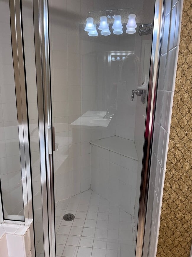 Building Photo - Welcome to the pinnacle of modern living – a dazzling 2-bedroom, 2-bathroom + Den sanctuary for r...