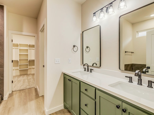 Building Photo - Captivating 3-Bed, 2-Bath Home in Charming...