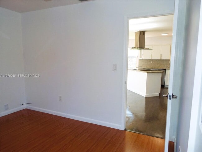 Building Photo - 422 SW 88th Pl