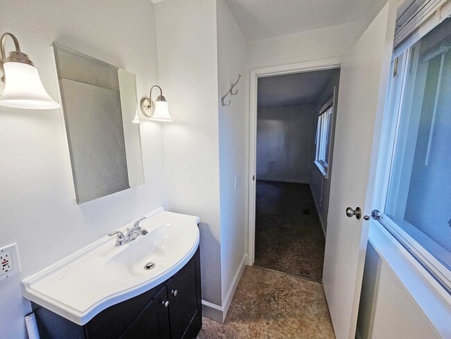 Building Photo - 9032 SW Monterey Pl