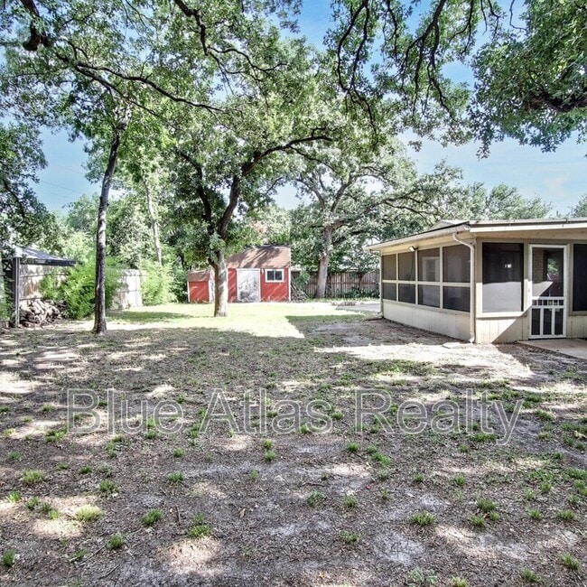 Building Photo - 1520 Sunnybrook Dr