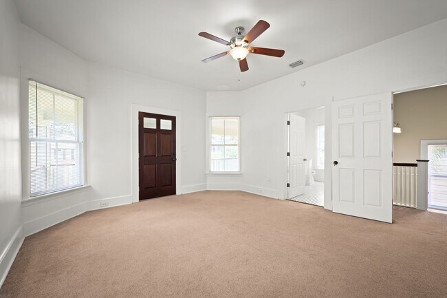 Building Photo - Charming 4 Bedroom 3 Bathroom Historical H...