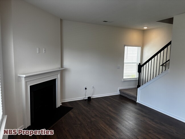 Building Photo - 935 Utopia Ln