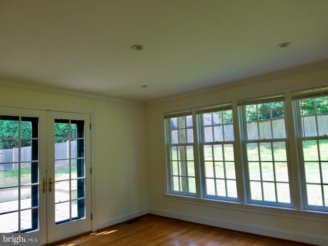 Building Photo - 128 Avon Rd