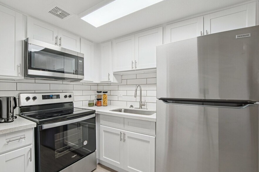 Interior Photo - Aster on University