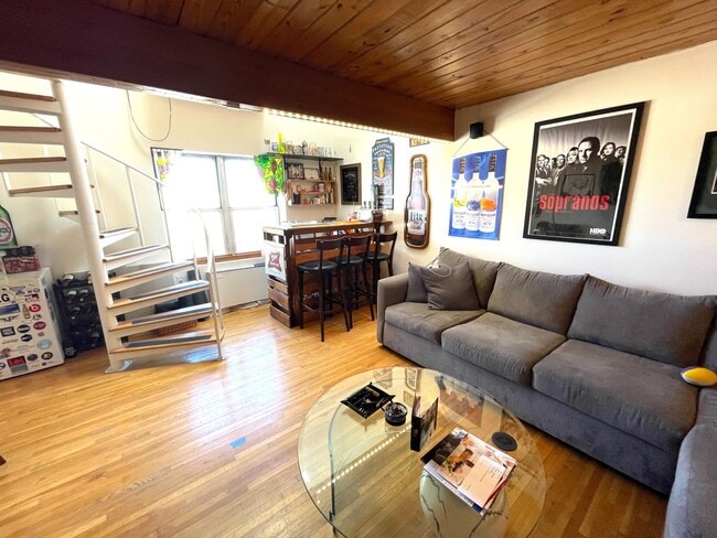 Building Photo - 450 7th St