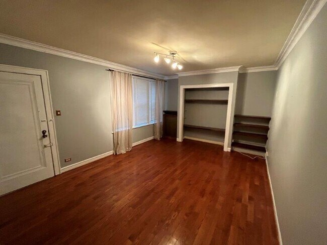 Building Photo - 2838 W Addison St