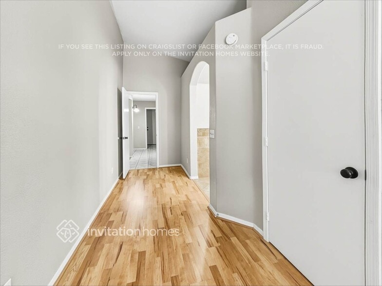Building Photo - 12480 N 83rd Dr