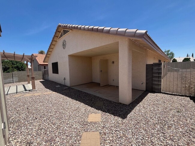 Building Photo - Cute and clean 4 bedroom home available now