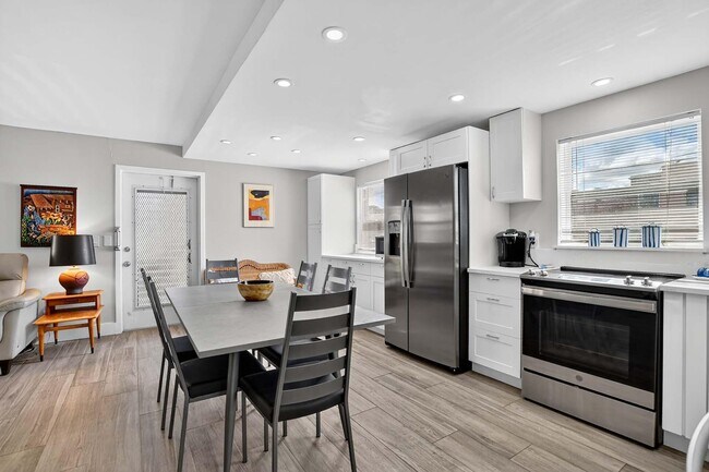 Building Photo - 360 Flanders Dr