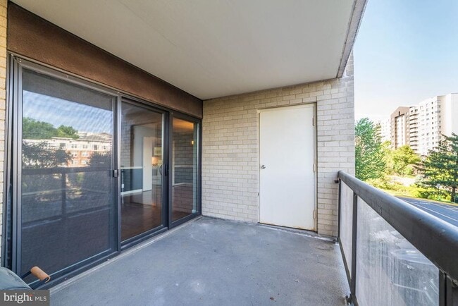Building Photo - 203 Yoakum Pkwy