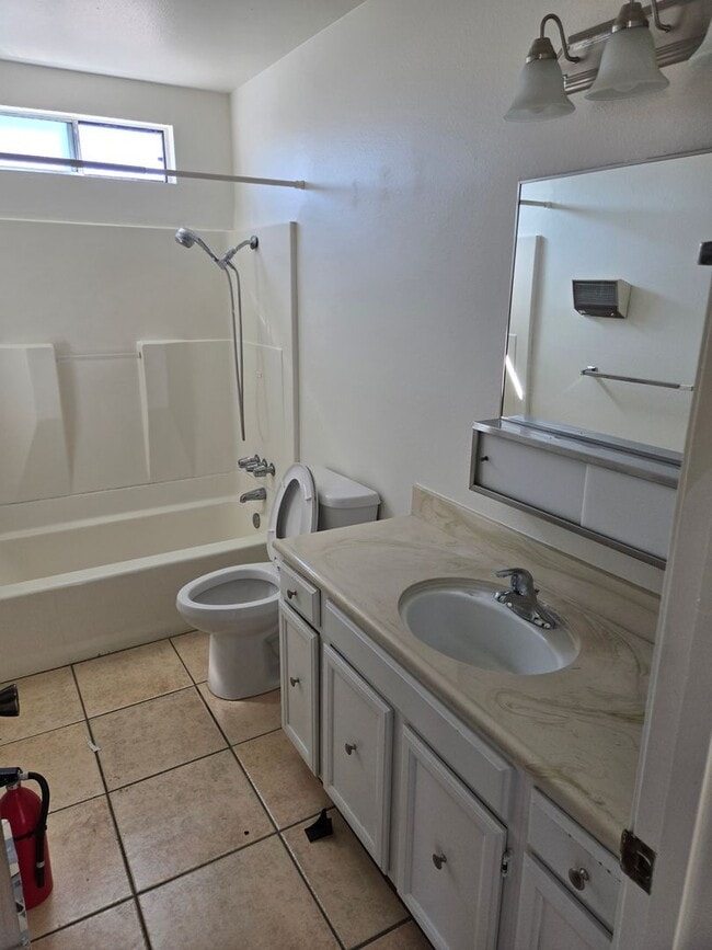 Building Photo - 220spr