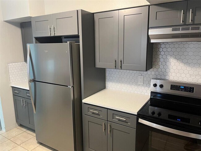 Building Photo - 428 90th Ave