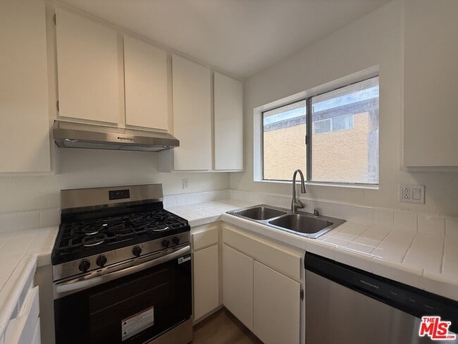 Building Photo - 523 Ashland Ave